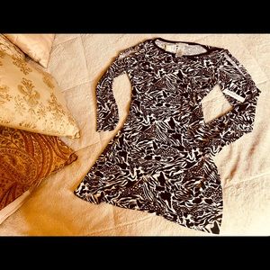 SUPER cute Laundry by Design Dress w peek shoulder